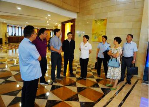 江汉区彭勇军副区长检查节日食品药品安全工作