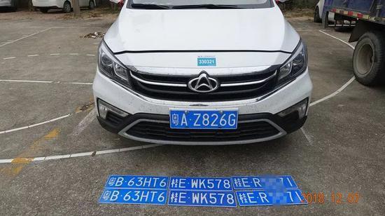 面包车高速急刹调头 价值50万2千多条名烟被丢弃