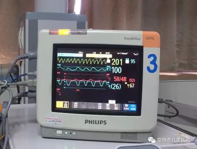 5小时3万次心脏按压,常州30名医生轮流抢救8岁男孩