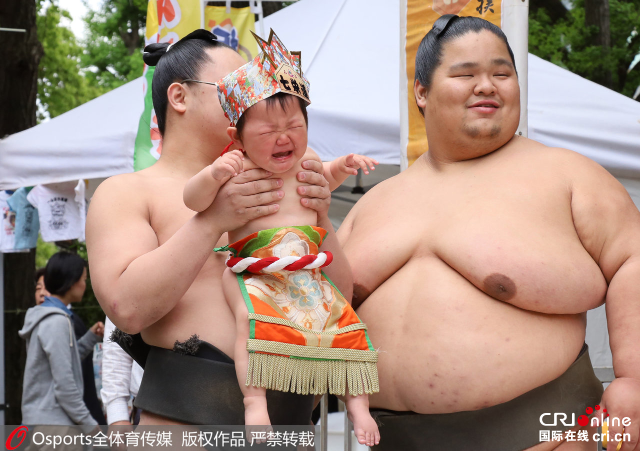 日本举行“宝宝哭”相扑赛 哭声最大婴儿获胜
