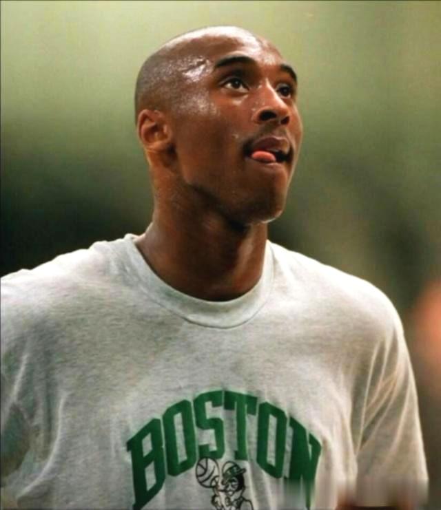 就是年轻时候的"黑曼巴",大名鼎鼎的科比