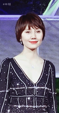 袁泉红毯图 95简洁吊带格纹裙.