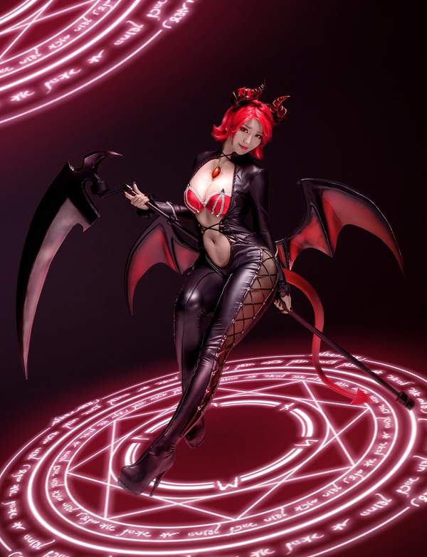 韩国御姐cos王之袭击魅魔身材火辣颜值逆天