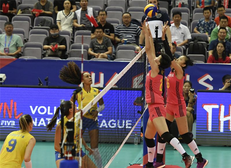 中国队3:0大胜巴西,取得女排联赛总决赛第三名