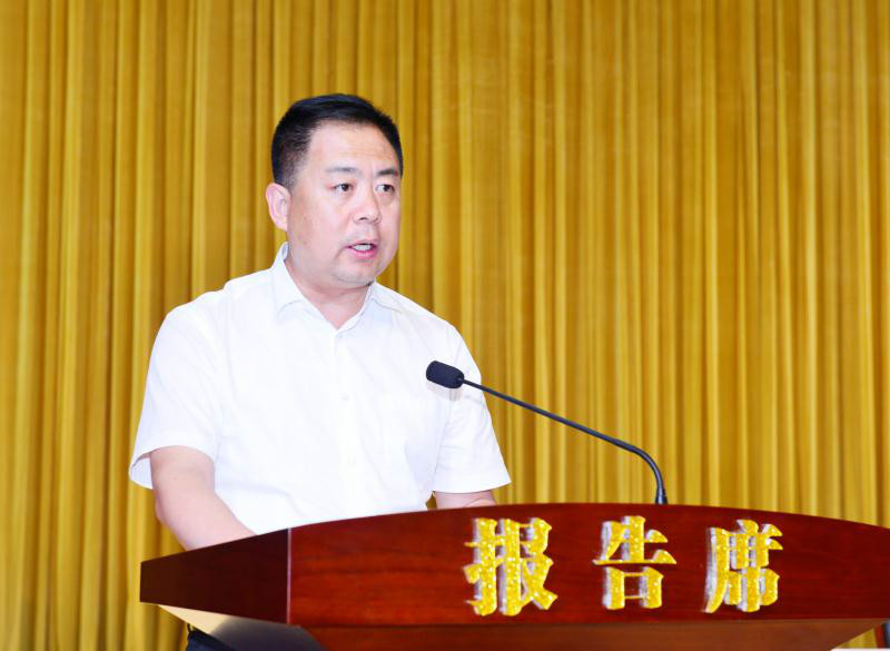 交口县县委书记霍慧文 刘卫平拍摄国务院扶贫办开发指导司金融处副