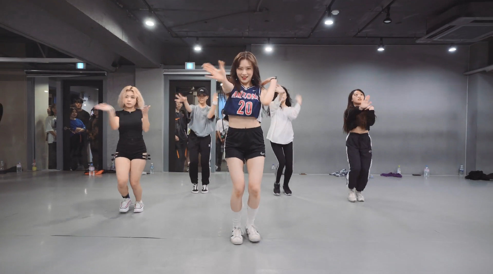 1M舞室 Ara Cho 编舞,音乐《I Like It》_手机新浪网