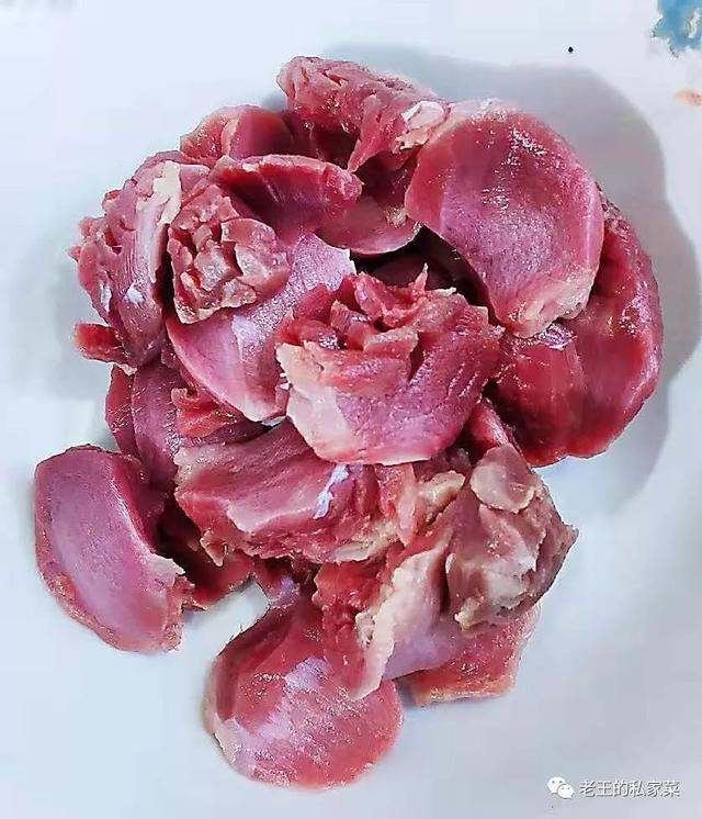 彩椒炒胗花 色味双馨会走红 这道菜又好看又好吃