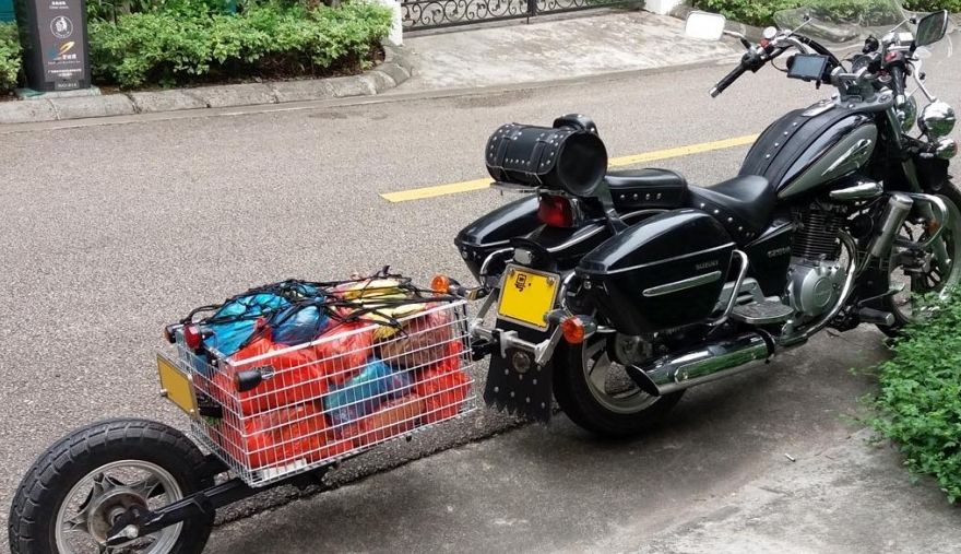 自制的摩托车旅行拖箱.