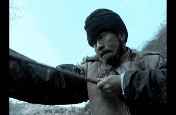 如果谢宝庆能够亲手将山猫送到李云龙门上,然后自己再负荆请罪,加上