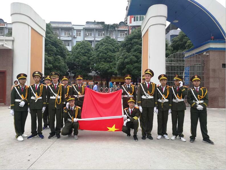 凭祥市第一小学举行国旗班新队员入队仪式