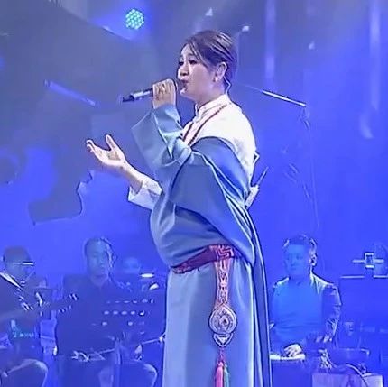 降央卓玛挺九月孕肚为家乡而歌,再唱经典《西海情歌》