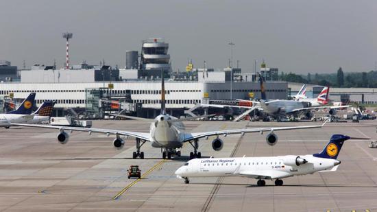 德花130万租专机驱逐难民 配置豪华堪比总统出