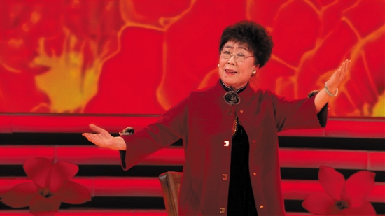 梁素珍是广东汉剧的代表人物"戏迷"四代同堂一大家子逛庙会《南国梨园