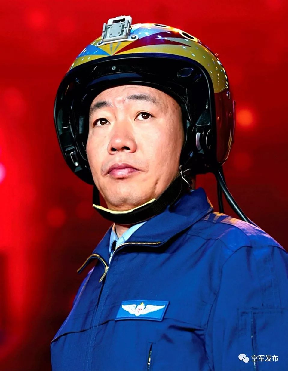 近日走上空军某空防基地副司令员的战斗岗位