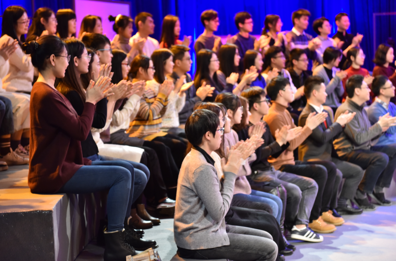 东方卫视政论节目引年轻观众热议"真香" 听张维为讲述《这就是中国》