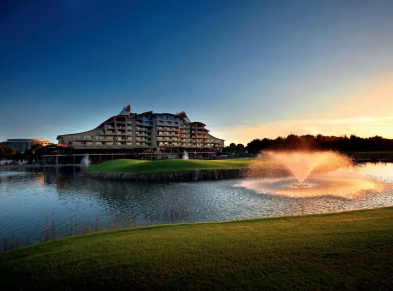 目的地|日光,雪山,大瀑布,古城,古堡,古戏院.这里是荷马的故乡!