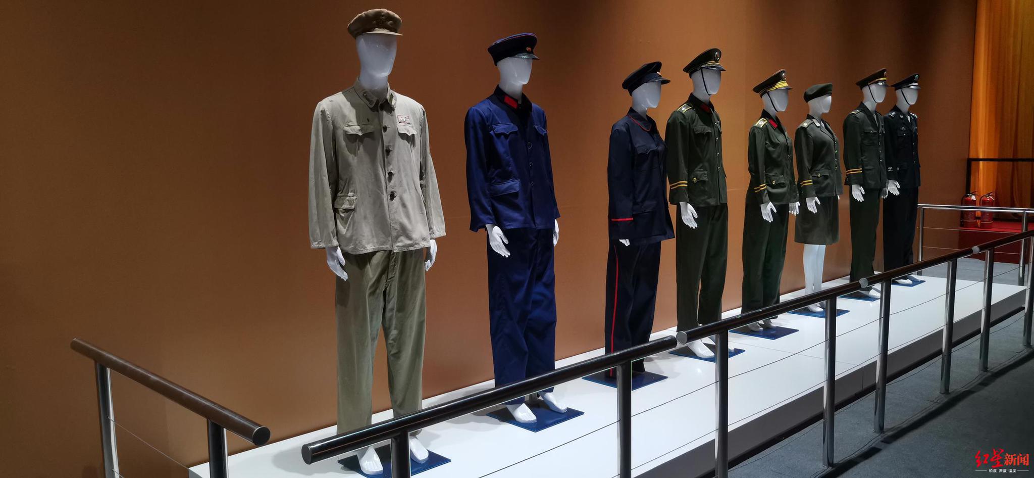 米黃色警服見過嗎8套警服講述四川公安70年變遷