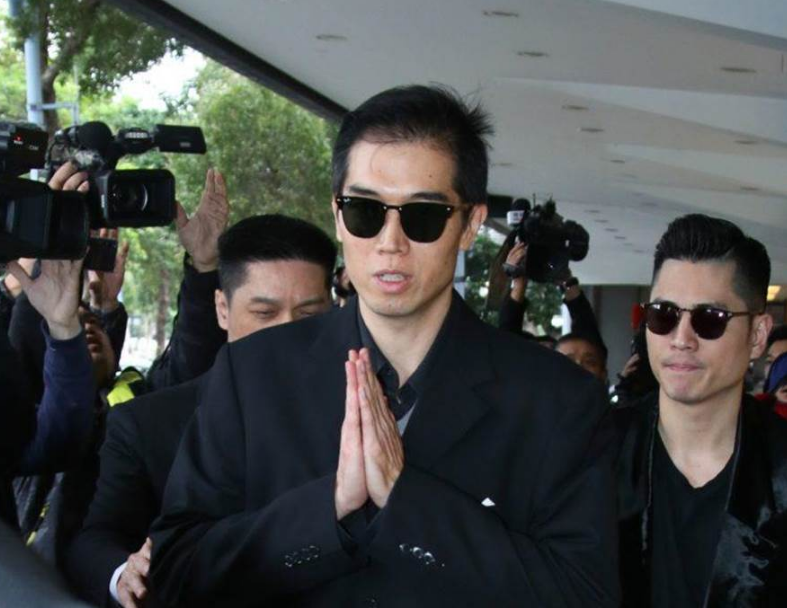 高以翔大哥双手合十（中时电子报）