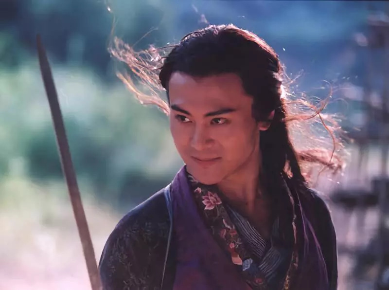 福建福威镖局的大少爷,为救岳灵珊错杀青城派掌门余沧海的独子余人彦