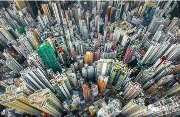 當香港面臨回歸以來最嚴峻局面時 李嘉誠去哪了?