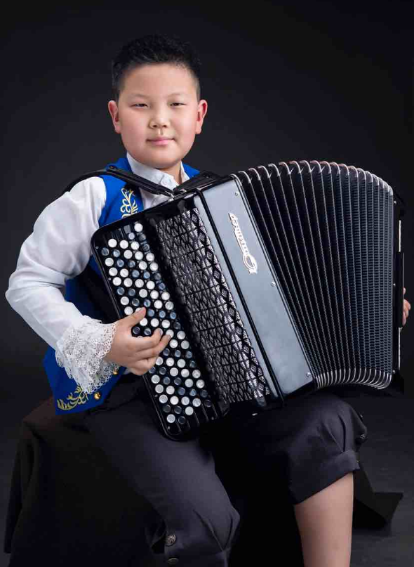 郑州学子刘润泽国际手风琴艺术周上显风采