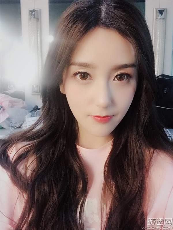 lpl最美女解说rita晒自拍照:今天是黑发girl,想你们