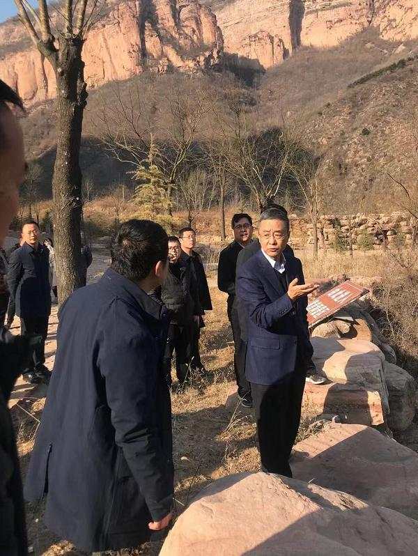 黎城县委书记杨红旗在中太行山景区(黄崖洞)调研建设