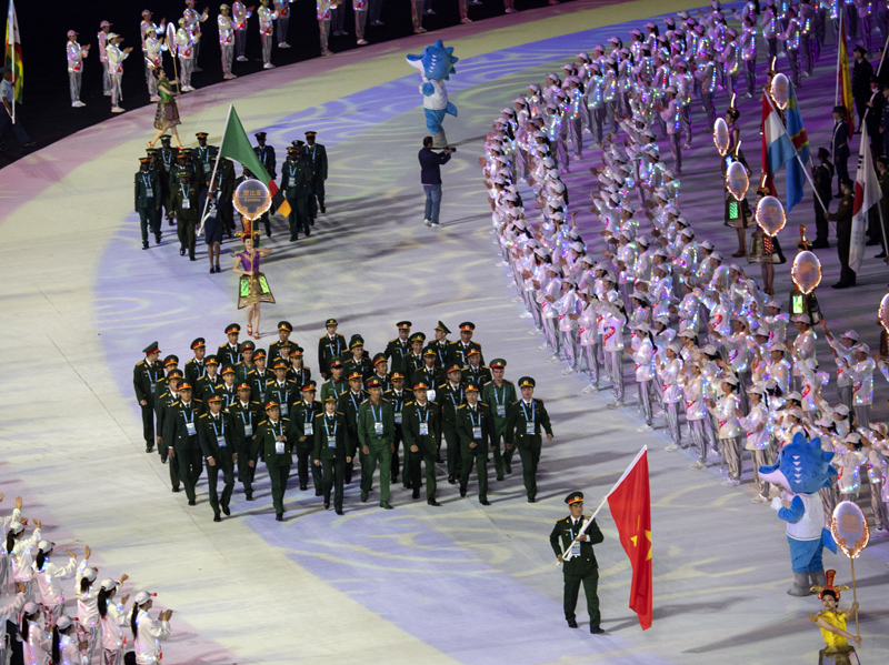 军运会开幕式闪耀武汉 中国代表团入场全场欢呼|组图