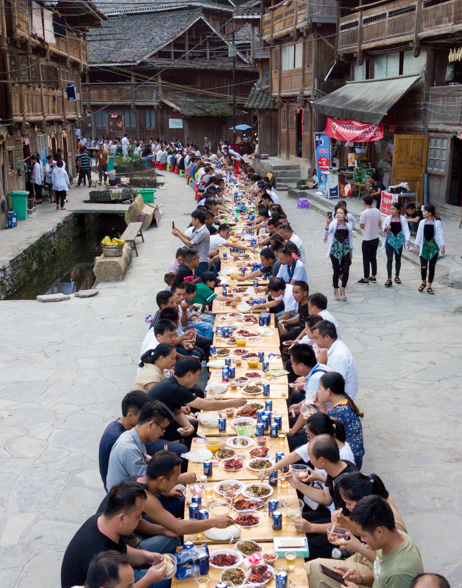 贵州从江:长桌宴喜迎宾客