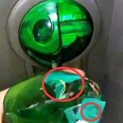 桂林市民用ATM机取款,意外发现银行卡复制器