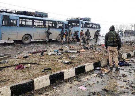 印控克什米尔地区14日发生一起自杀式袭击（图源：路透社）