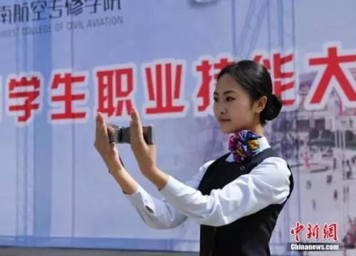 原料图:四川一高校举办做事技能大赛。 安源 摄 原料图:四川一高校举办做事技能大赛。 安源 摄