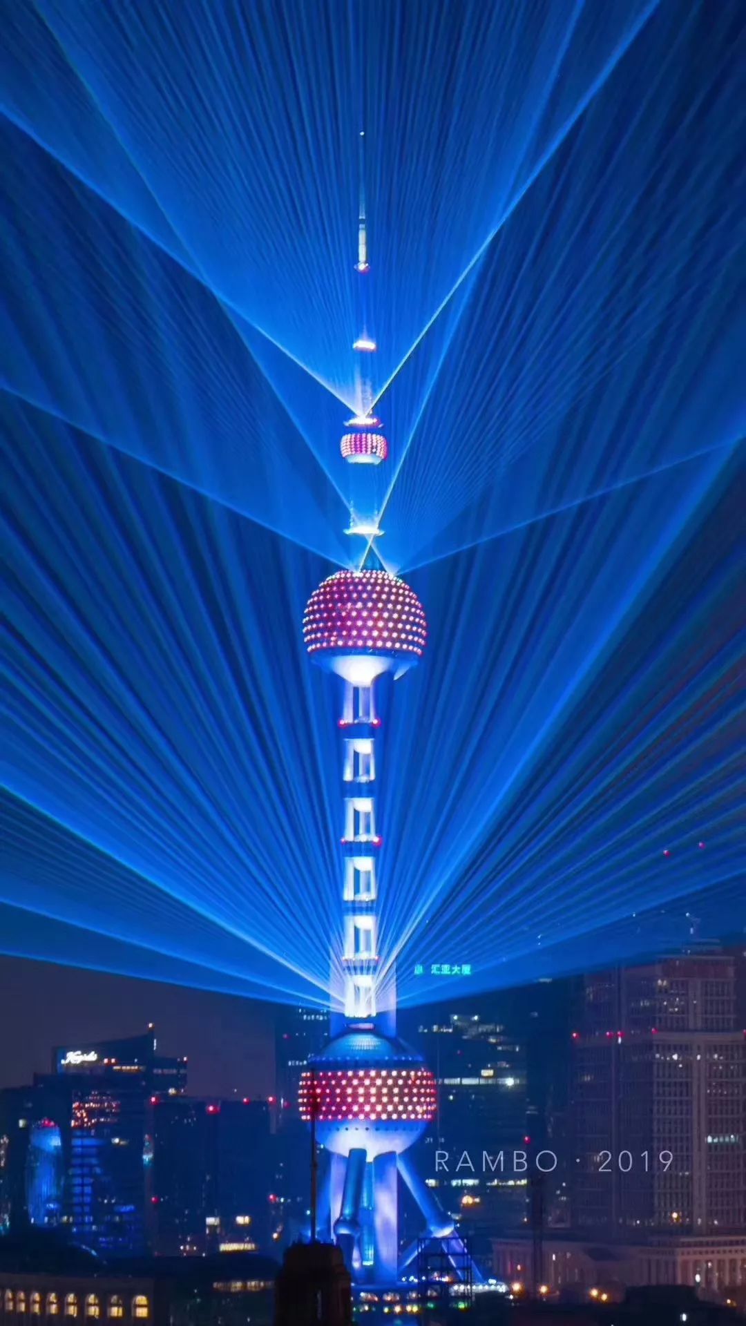 尖叫吧4分13秒外滩光影秀刷爆上海人朋友圈美爆了