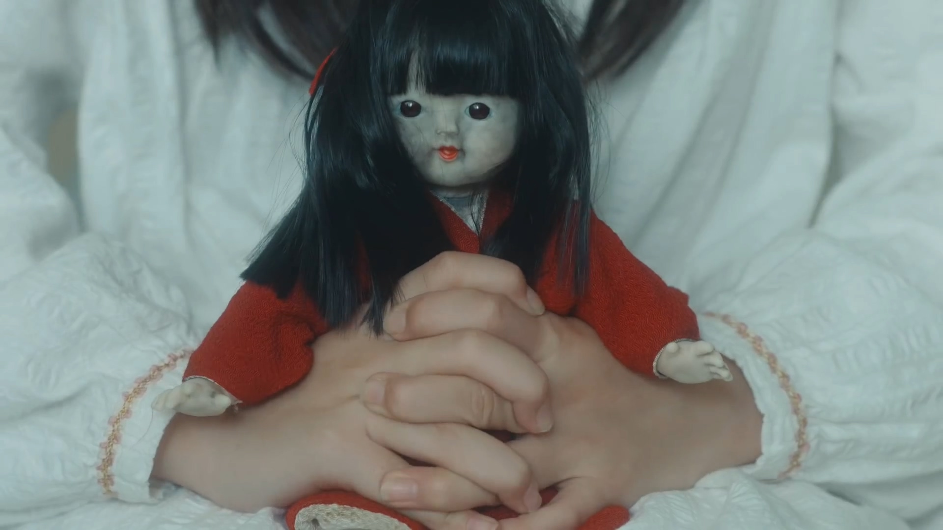 贞子电影首曝预告女主忽然被贞子双手抓脸