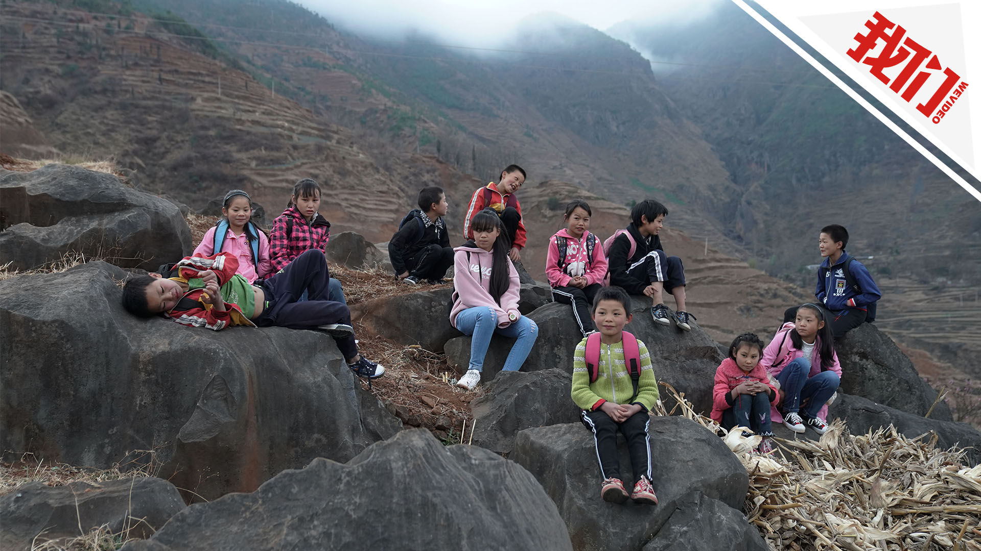 贵州一山村小学生每天4点半起床上学往返需7小时