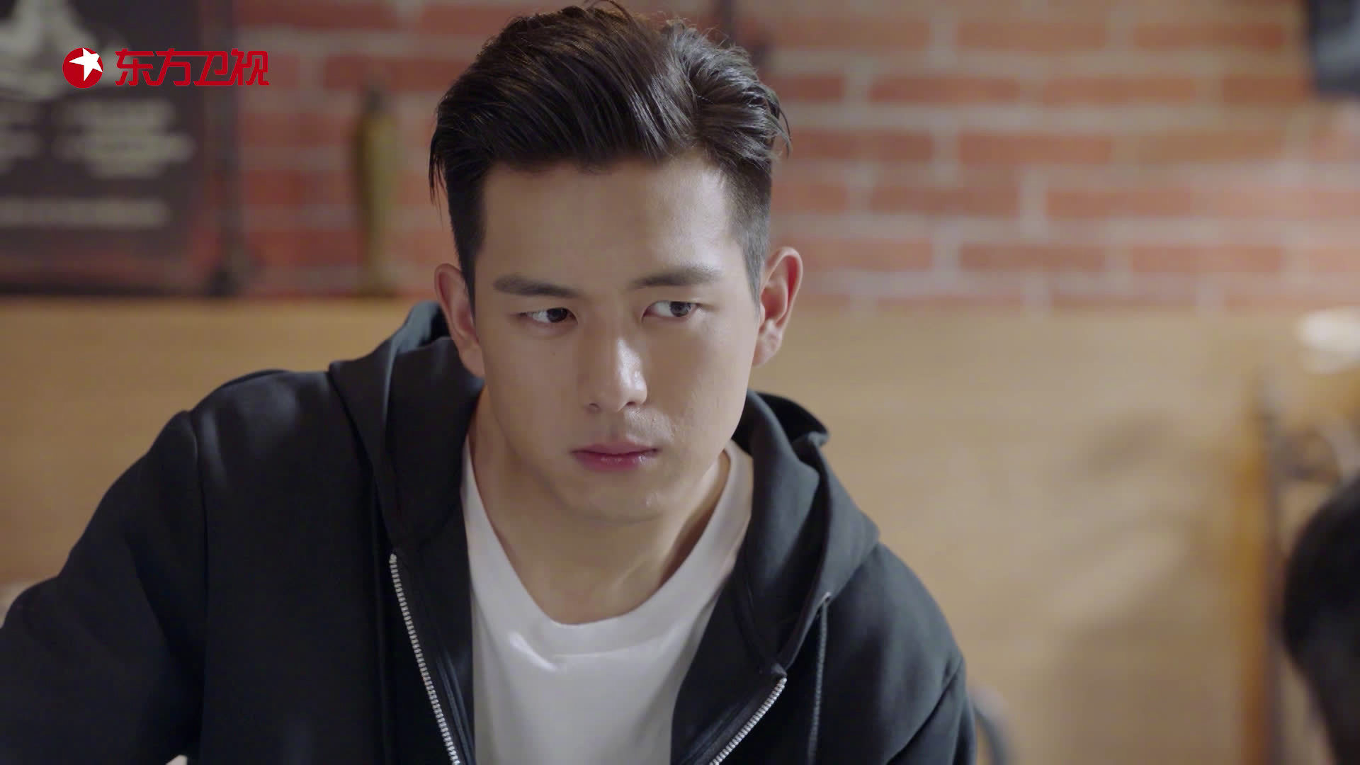 原来韩商言喝醉了,喜欢念诗啊!原来还是个宝藏诗人!杨紫