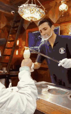 回头一看,原来又被小哥拿走啦~店名:马尔马拉土耳其冰淇淋地址:厦门