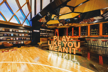 从城堡到篮球场,为了满足千禧一代,酒店在选址上拼了