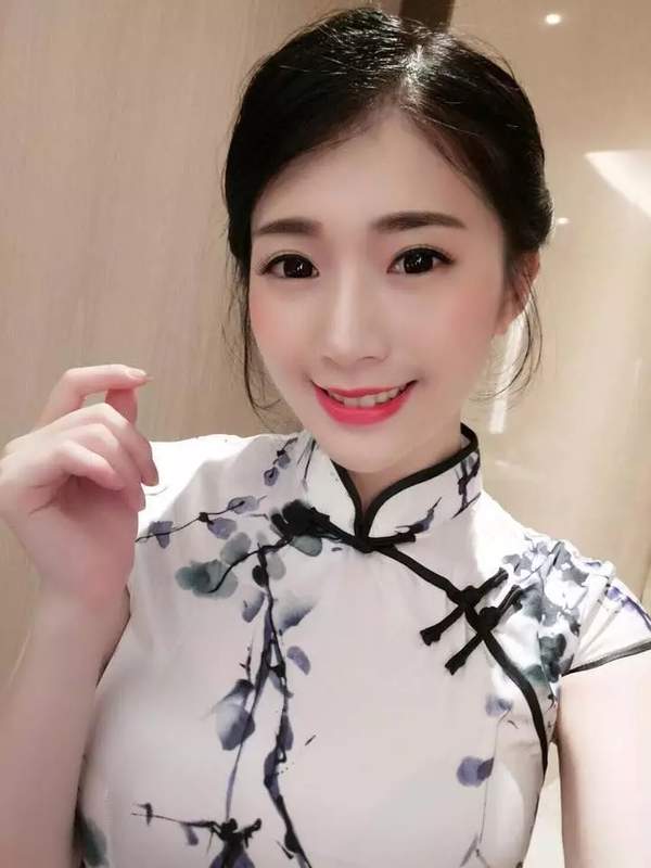 台湾女主播谢薇安最新福利美照皮肤白皙气质脱俗