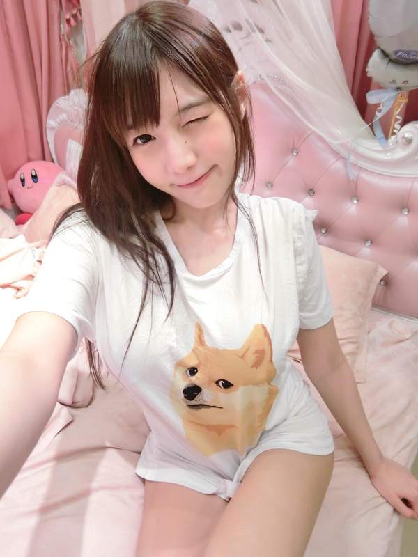 泰国女网红棒糖妹日常福利遮都遮不住的火辣身材