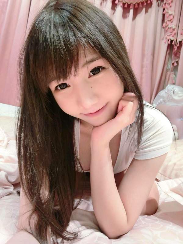 泰国女网红棒糖妹日常福利遮都遮不住的火辣身材