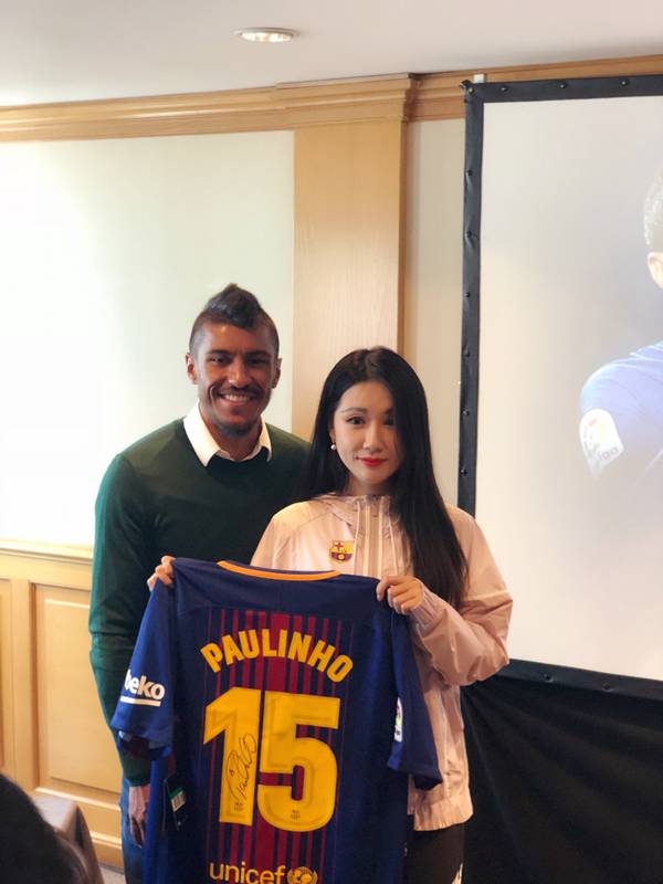 好啦从老远的工作中扯回到伊琳本人,对了她此前还是省电台专业主持人