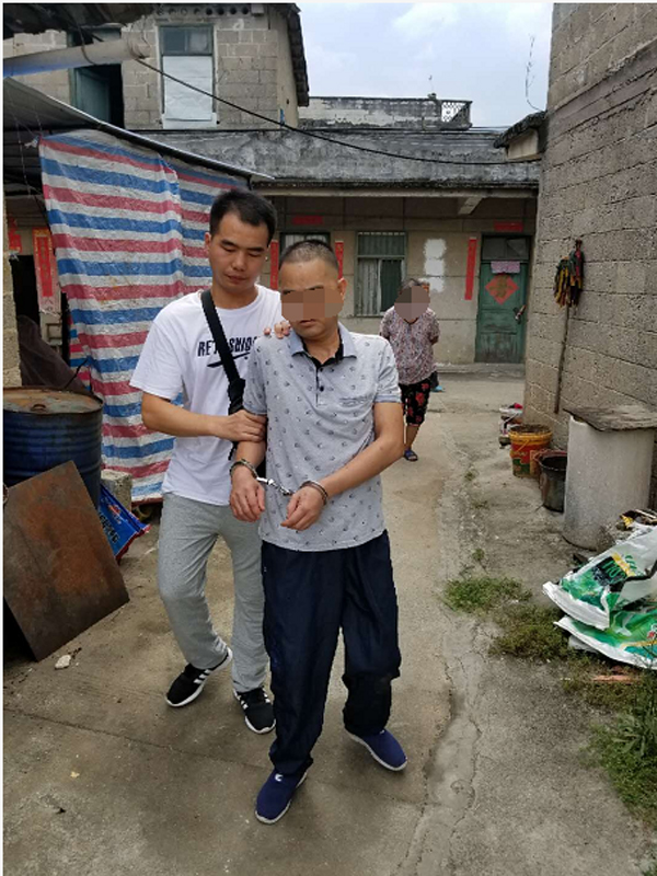 两男子冒充高管qq指令转款诈骗80余万 被警方抓获