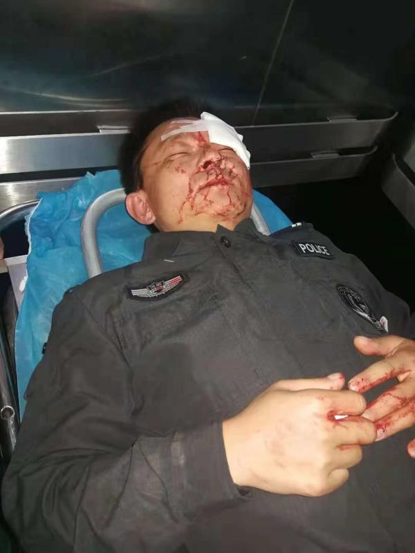 河南特警捆住手脚替换人质 千钧一发时做了这个动作