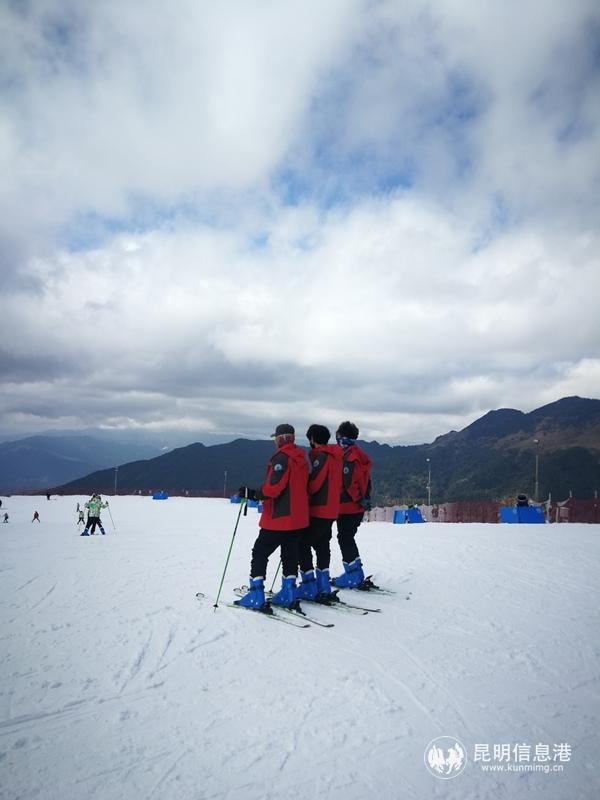 云南轿子雪山国际滑雪场12月28日正式开业