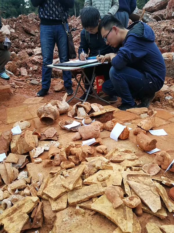 考古人员在中山大学在建饭堂挖出的古物
