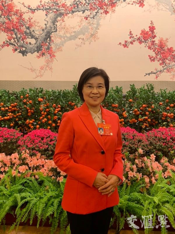 陈丽芬代表在制造业企业中评选工匠型企业弘扬工匠精神