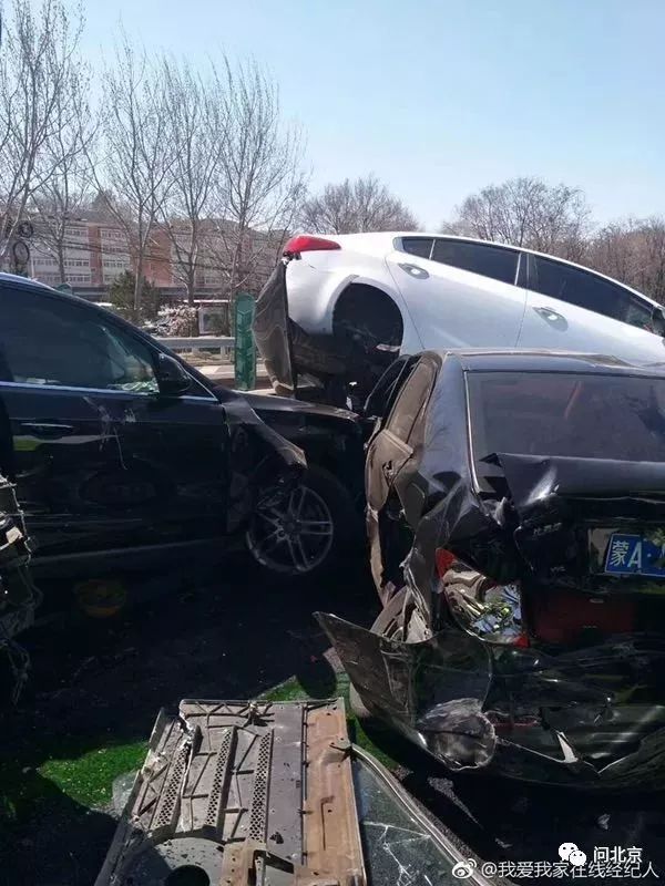 突发京藏高速16车连撞已致1人重伤4人轻伤