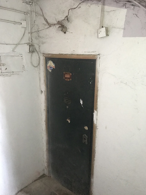 劳荣枝南昌灭门案现场:邻居贴符咒 老住户仍心