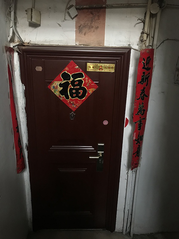 劳荣枝南昌灭门案现场:邻居贴符咒 老住户仍心